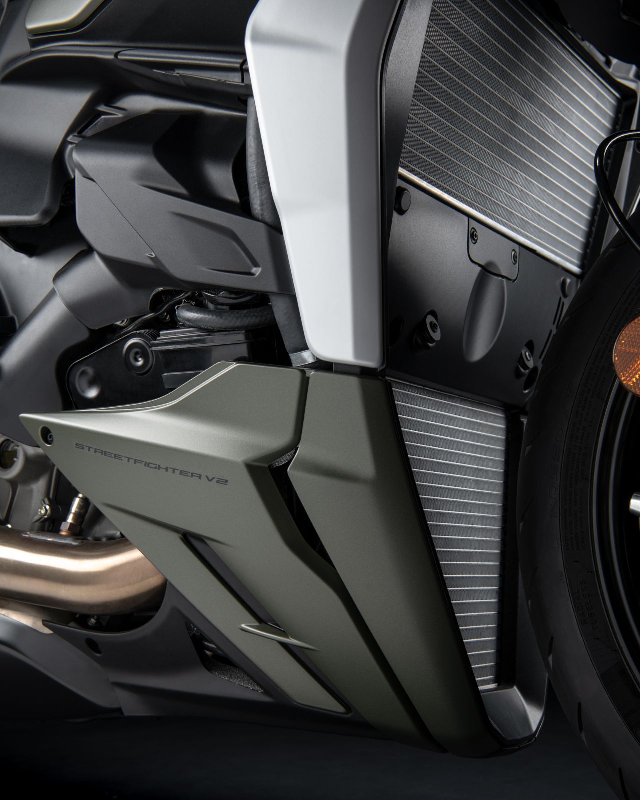 Streetfighter-V2-Storm-Grey-01-gallery-1920x1080