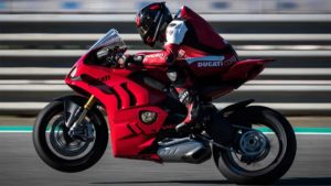 ducati-panigale-v4-2023-1
