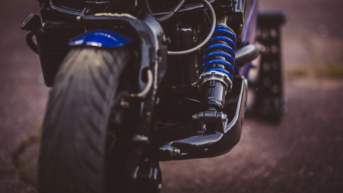 Yamaha-GTS-1000-Cafe-Racer-custom-Aki-Suokas