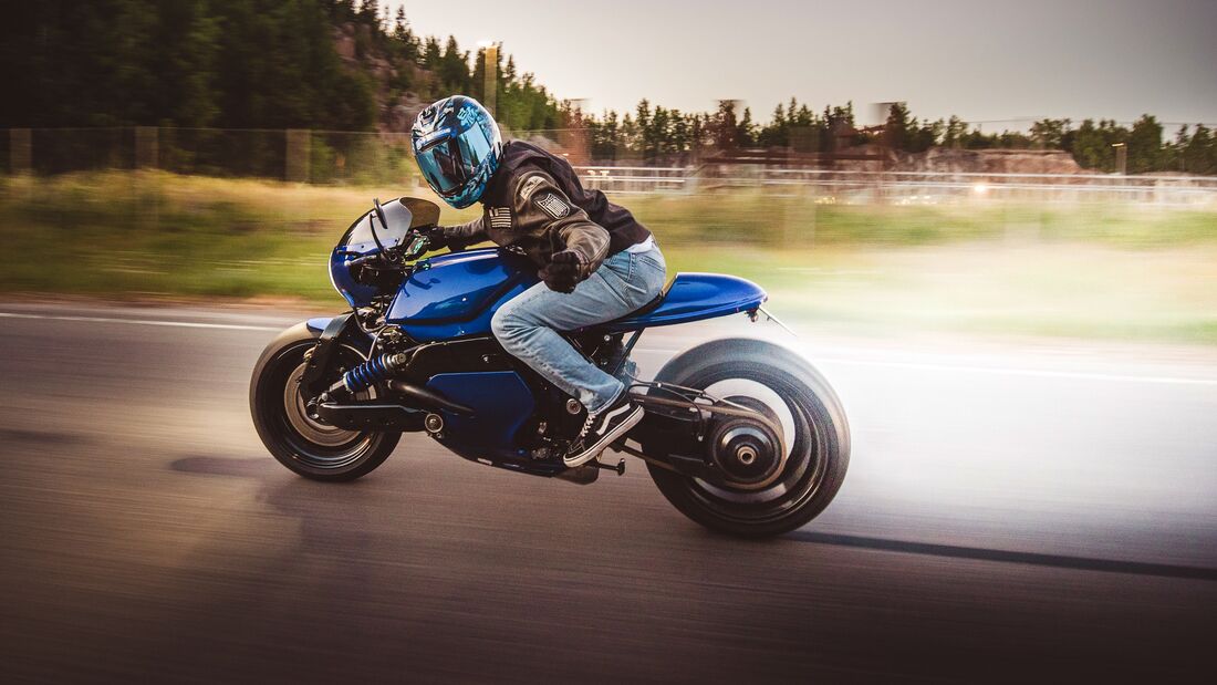 Yamaha-GTS-1000-Cafe-Racer-custom-Aki-Suokas