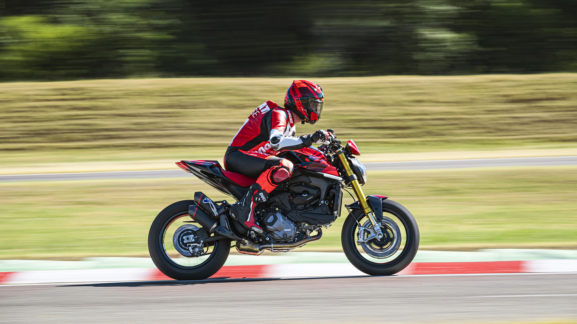 Ducati-Monster-SP-MY23-gallery-06-1920x1080