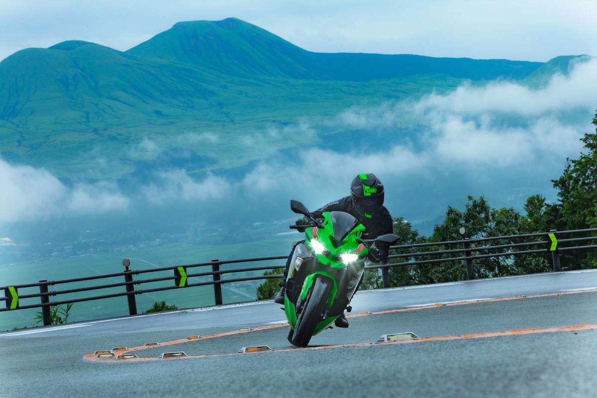 2023-Kawasaki-ZX-25RR-ZX-25R-16