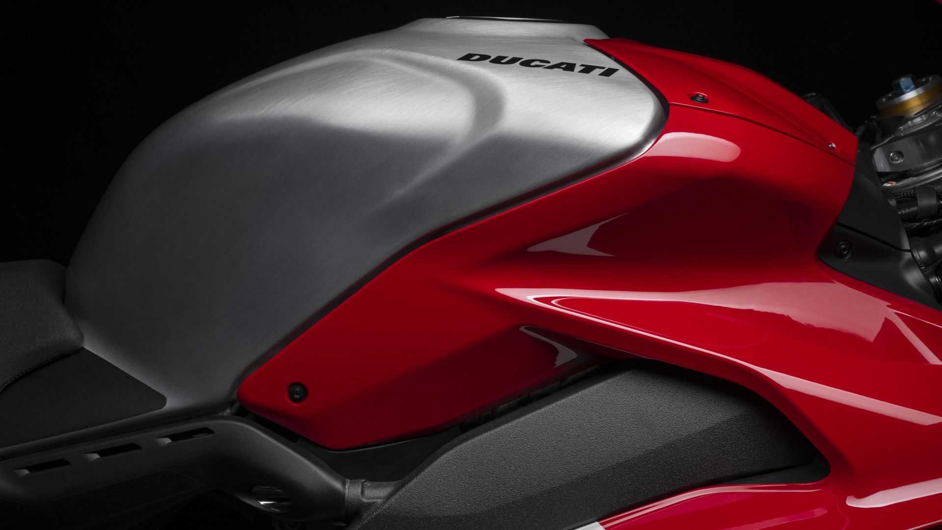 2023-ducati-panigale-v4-r