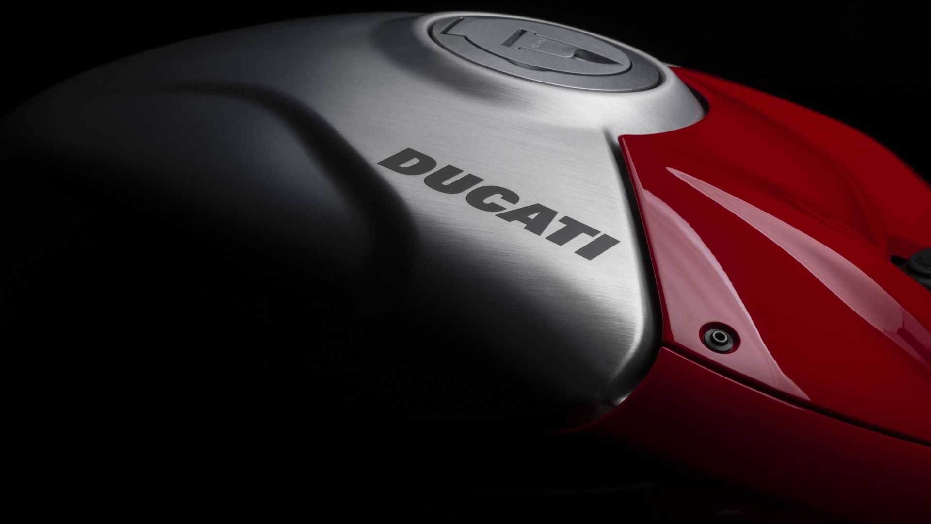 2023-ducati-panigale-v4-r