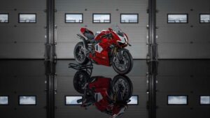 2023-ducati-panigale-v4-r