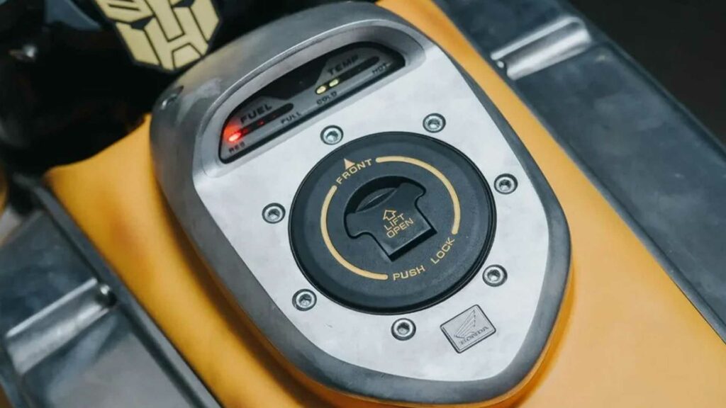 rh-customs-bumblebee-honda-x4-2