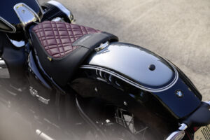 P90488238_highRes_bmw-r-32-and-bmw-r-1