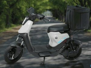 Bajaj-Yullu-Electric-Scooter-3-Cover