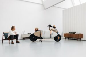 P90495148_lowRes_bmw-ce-04-vagabund-m