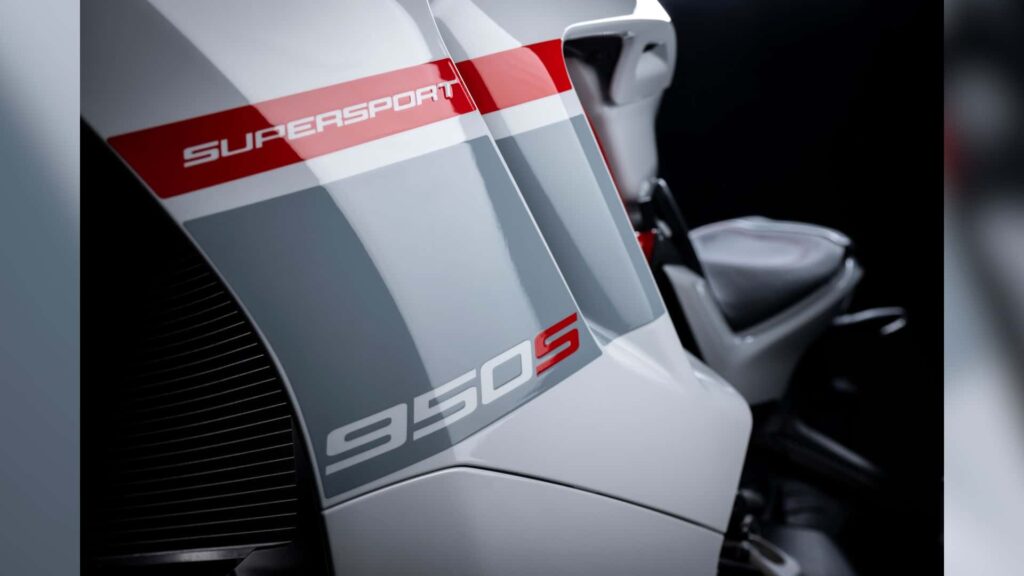 2024-ducati-supersport-950-s-stripe-livery-shade