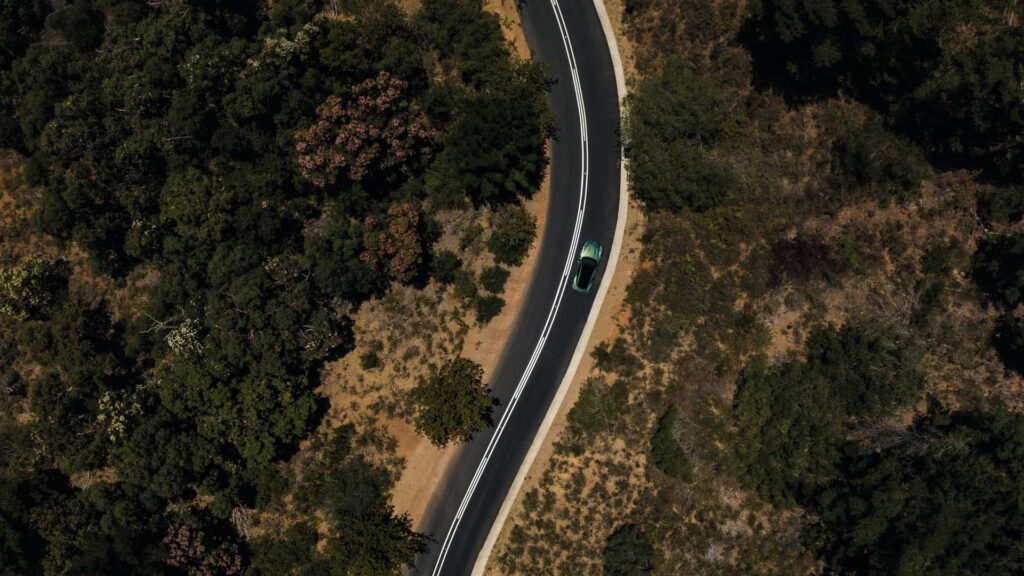 aston-martin-db12 (1)