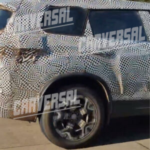 2023-Tata-Safari-Facelift-with-19-inchl-alloy-wheels-spied