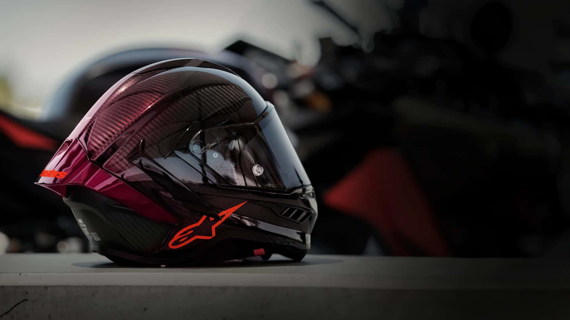 Alpinestars New Supertech R10: The Ultimate Motorcycle Helmet for Racing alpinestars-unveils-the-new-supertech-r10-race-helmet-3