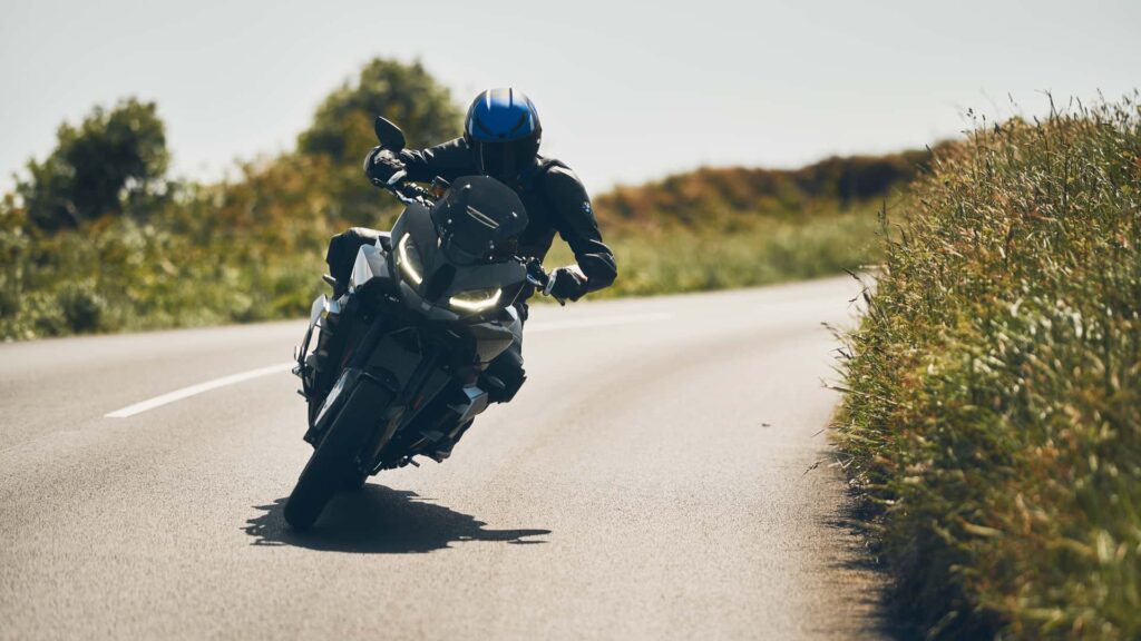 bmw-m-1000-xr-prototype-mule