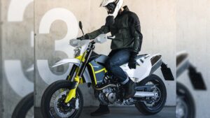 dainese-unveils-urban-with-the-new-metractive-air-shoes-1