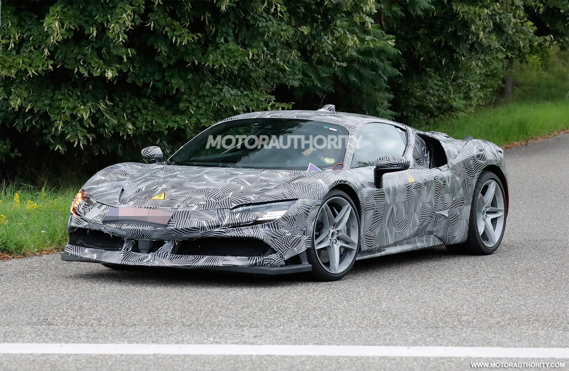 Unveiling the Future: Ferrari’s Next-Gen New SF90 Successor 2025-ferrari-sf90-successor-spy-shots