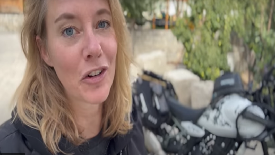 Itchy-Boots-Leg-RE-1