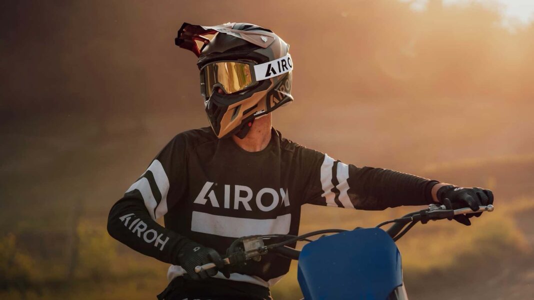 Off-road-helmet-2024-airoh-aviator-ace-2