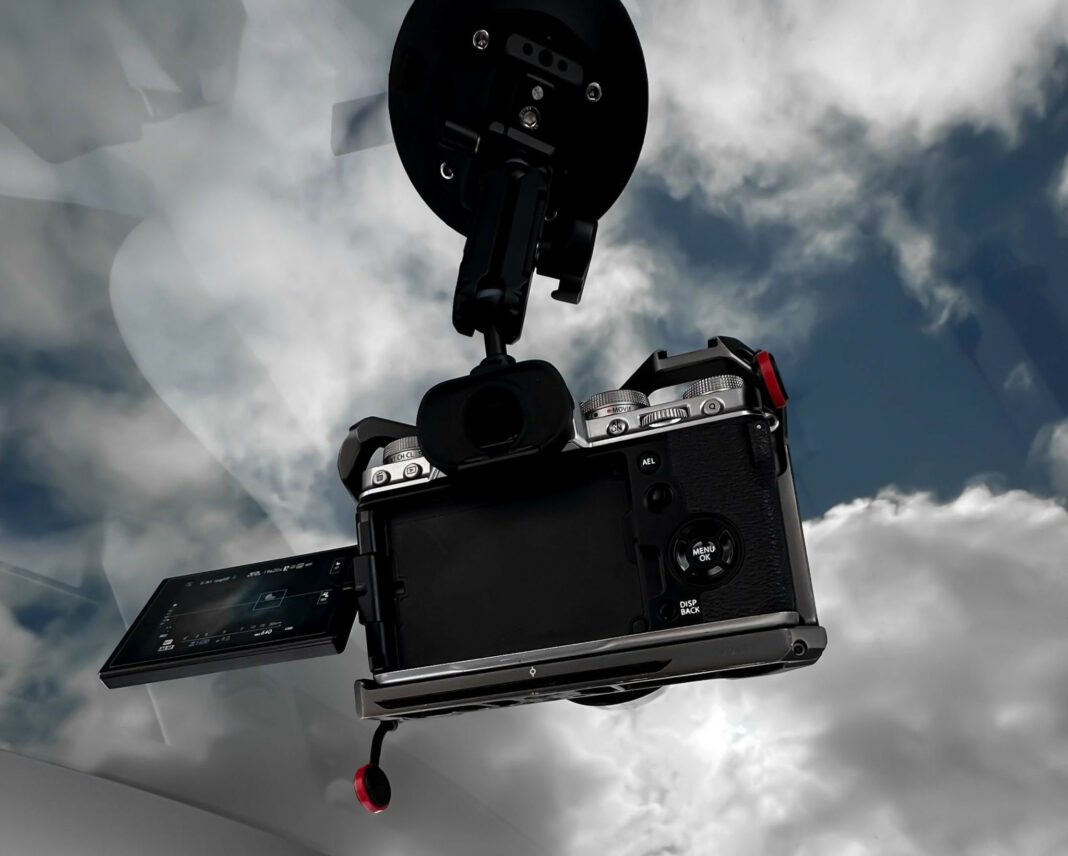 Tesla's-Panoramic-Glass-Roof.