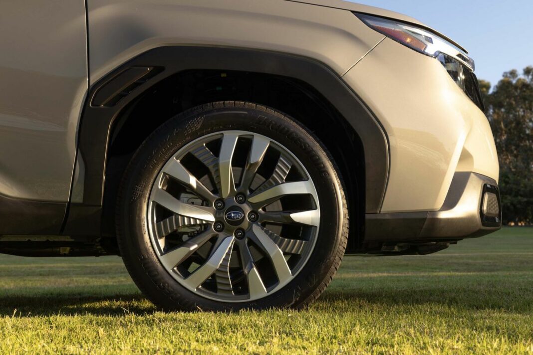 2025-Subaru-Forester-Hybrid-Unveiled