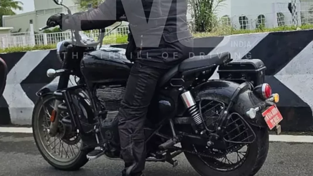 Royal-Enfield-New-350cc-Bobber-A-Deep-Dive-into-the-Latest-Test-Mule-Spy-Shots-1.webp