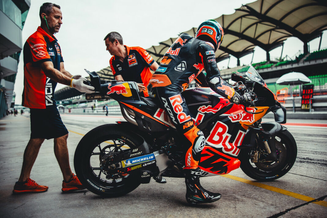 Brad Binder KTM MotoGP 2024 Sepang test (1).jpg