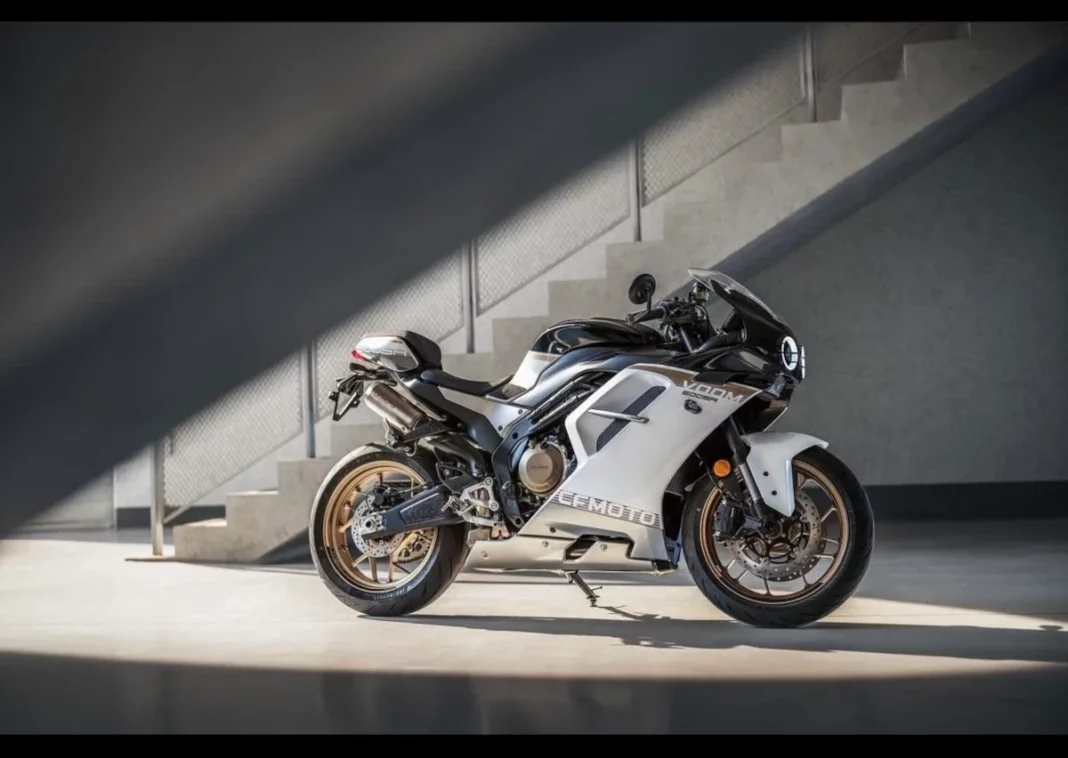 2 / 3 – CFMoto Unveils the 500SR Voom A Retro-Inspired Sportbike-3.webp