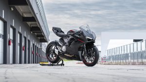Ducati-Panigale-V2-MY24-overview-gallery-1920x1080-01-1.jpg