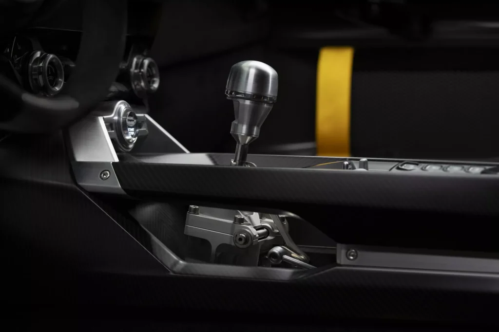 Introducing the New 2025 Aston Martin Valiant: A Track-Ready Beast