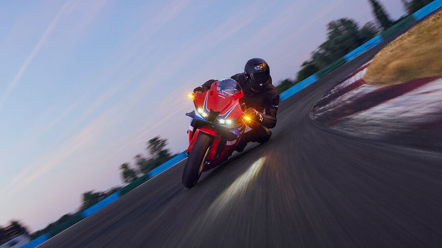 The-2024-Honda-CBR600RR-A-Deep-Dive-into-Its-Secrets-4.webp
