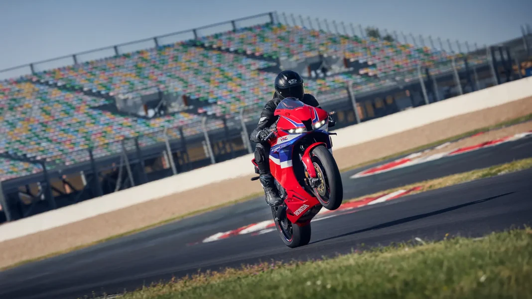 The-2024-Honda-CBR600RR-A-Deep-Dive-into-Its-Secrets-4.webp