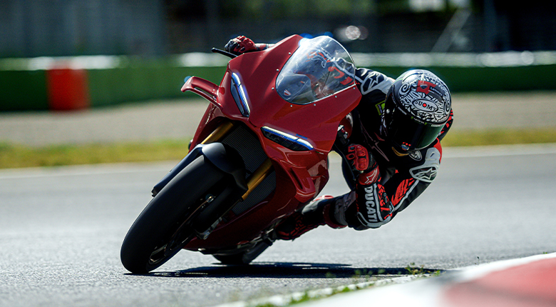 The-New-Ducati-Panigale-V4-The-Apex-of-Superbiking-Excellence.jpg
