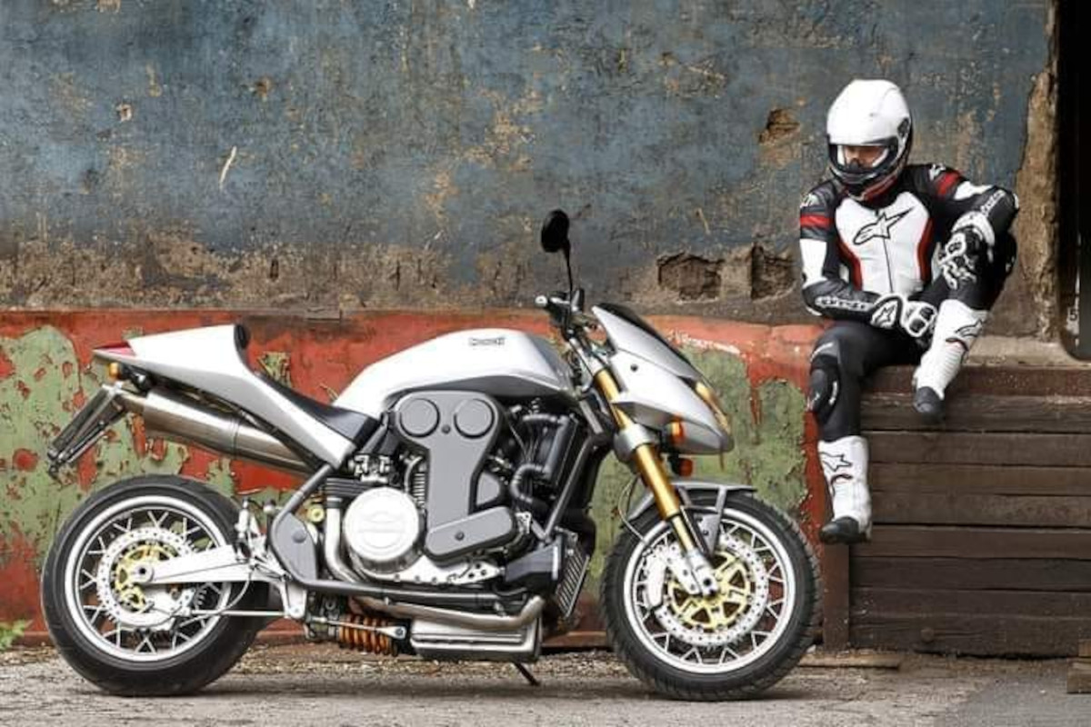 Münch Mammut The-New-Story-of-the-Munch-Mammut-2000-1.jpg