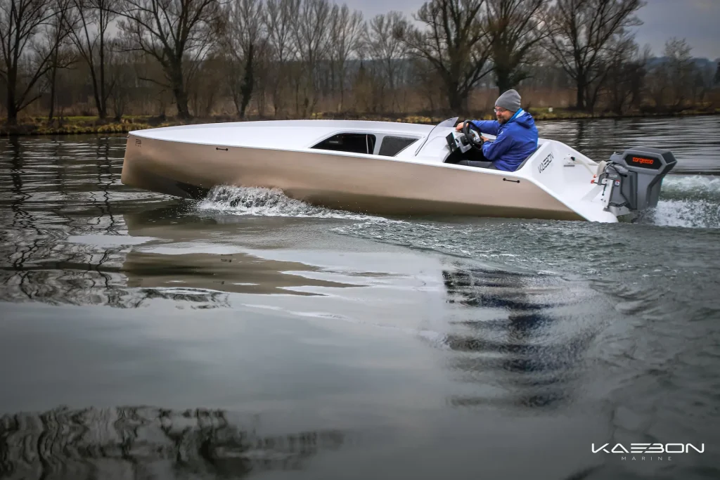 3 / 6 – Why The New Electric Boats Are Revolutionizing the Water-LivingWithGravity-2.webp