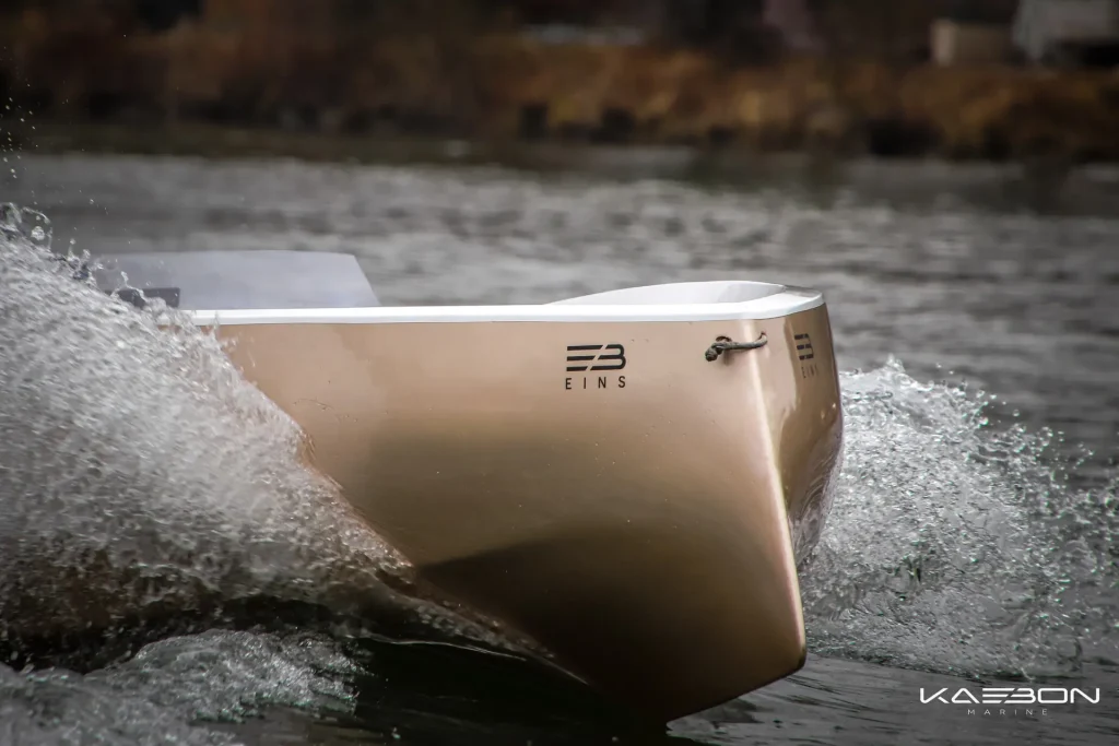3 / 6 – Why The New Electric Boats Are Revolutionizing the Water-LivingWithGravity-2.webp