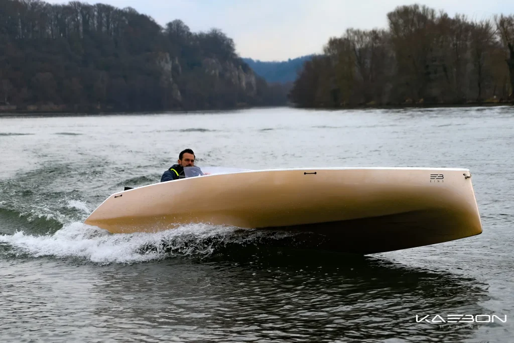 3 / 6 – Why The New Electric Boats Are Revolutionizing the Water-LivingWithGravity-2.webp